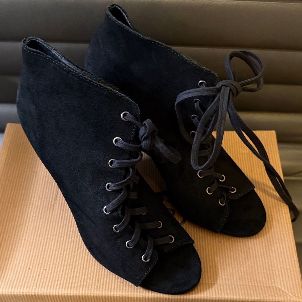 Joie Black Lace-Up suede Women's wedge Bootie size 7